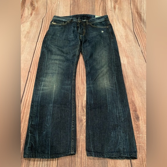 Diesel VIKER Regular Straight size 29
Inseam tailored to 27”
100% cotton - Picture 3 of 14